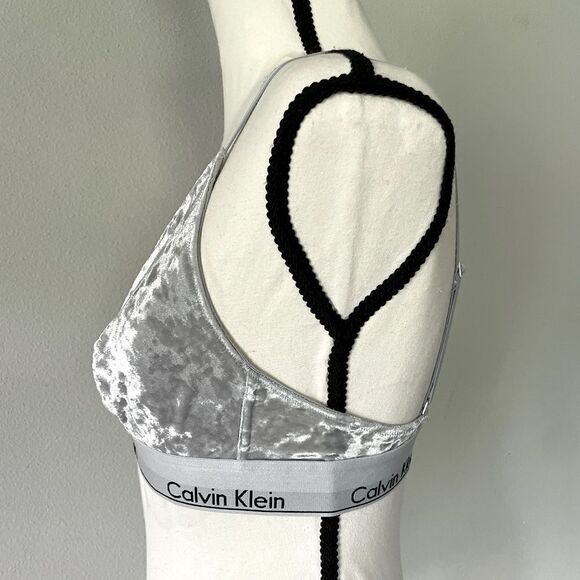 Calvin Klein, Gray, Crushed Velvet, Light-Support, Lined Bra. Size Medium. - Picture 2 of 5